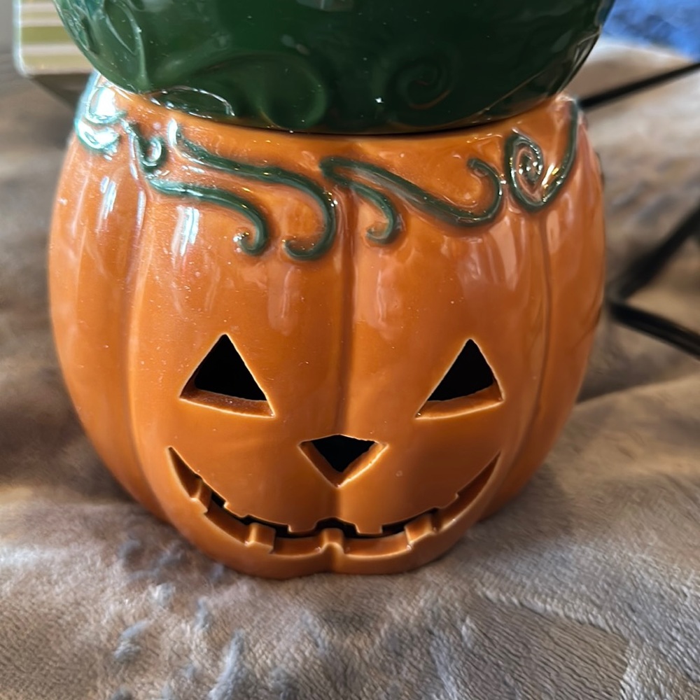 Scentsy full size Halloween jack o lantern *bulb not included*